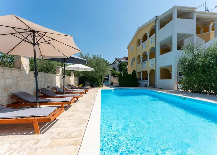 Stunning In Apartmán Pakoštane