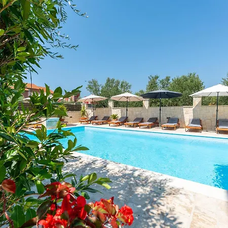 Stunning In Pakostane